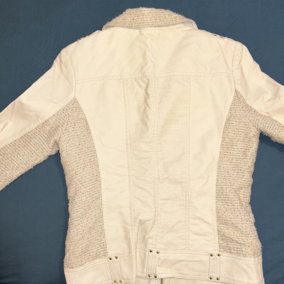 Super cute Guess jacket - Picture 2 of 4